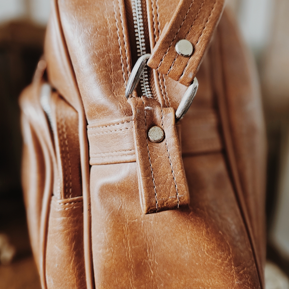 Vintage World Traveler Brown Leather Carry On Luggage - Picture 7 of 11